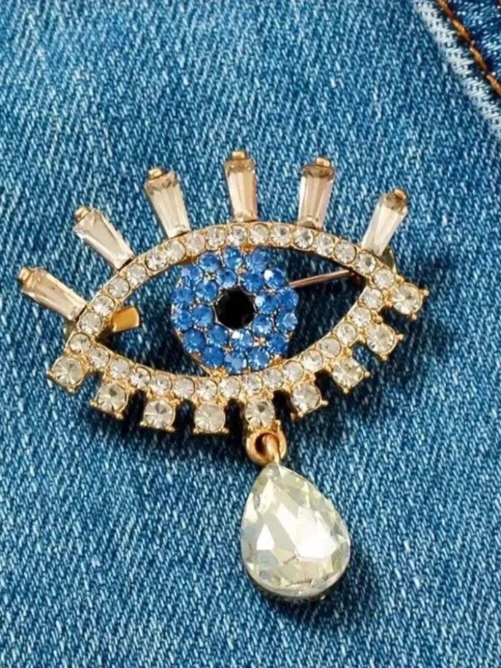 Elegant Blue and Gold Eye Brooch R140